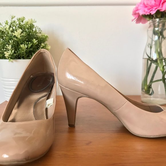 Nude Patent Faux-Leather Pumps, Size 8 1/2, 3.5" - Picture 2 of 4